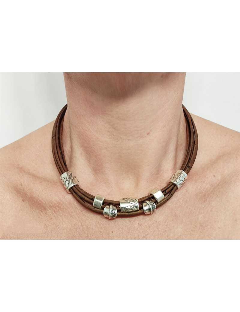 Collier ras de cou brun